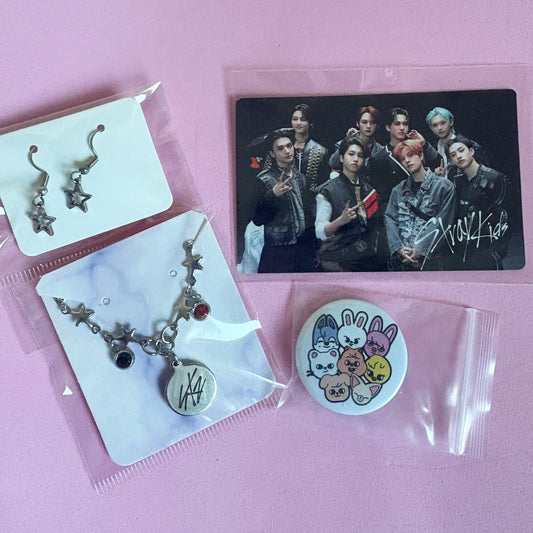 Lote merch (no oficial) temática Stray Kids